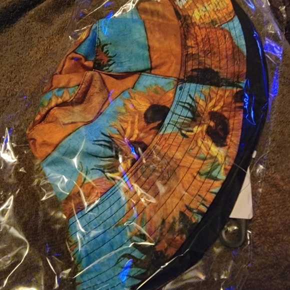 New In Package Multi Color bucket hat - Picture 11 of 11